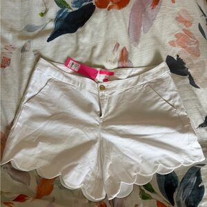 Lilly Pulitzer Buttercup Stretch Scalloped Shorts in Resort White